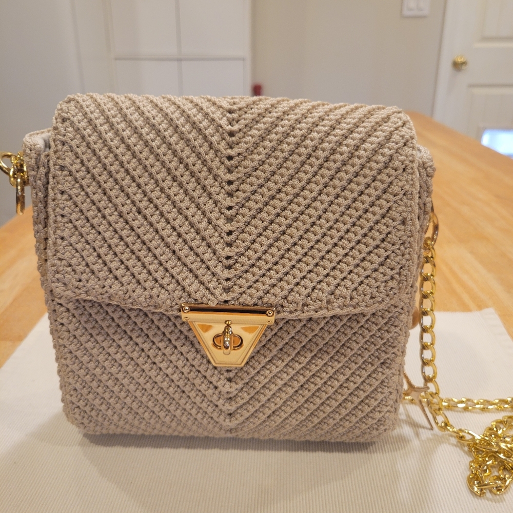👠NWOT~ ELEGANT TAUPE CROSSBODY BAG